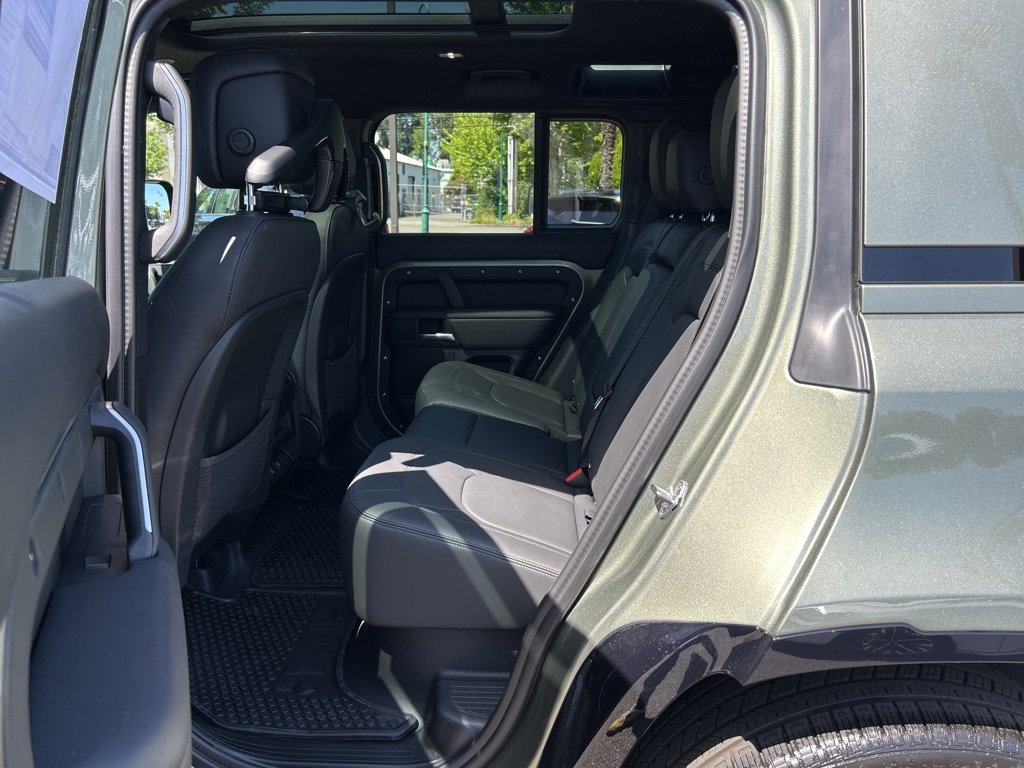 New 2025 Land Rover Defender 110 X-Dynamic SE image 5