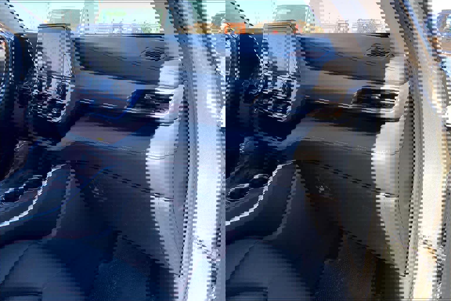 Used 2023 Toyota Highlander XLE image 19