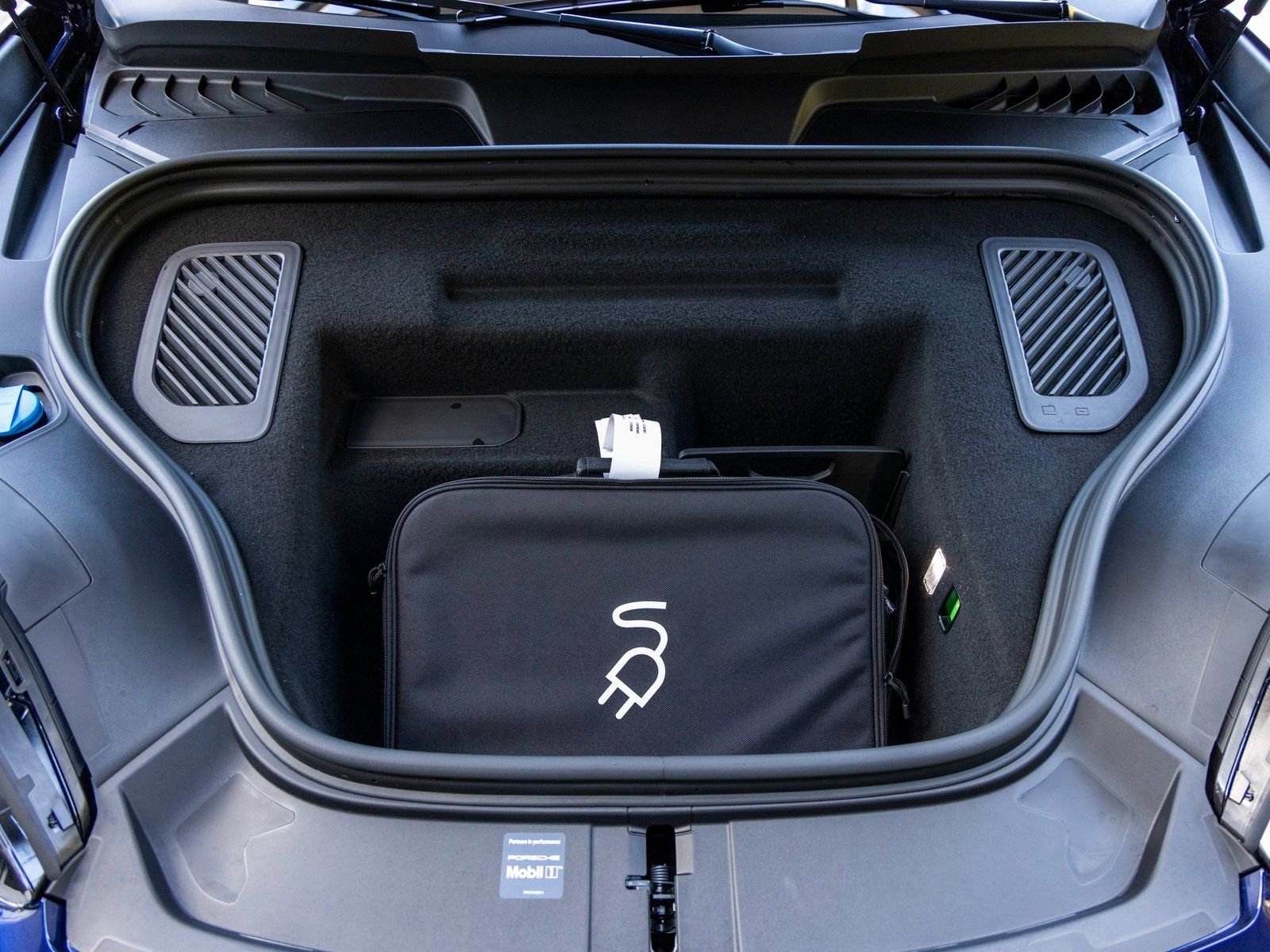 Certified 2025 Porsche Macan 4 Electric image 57