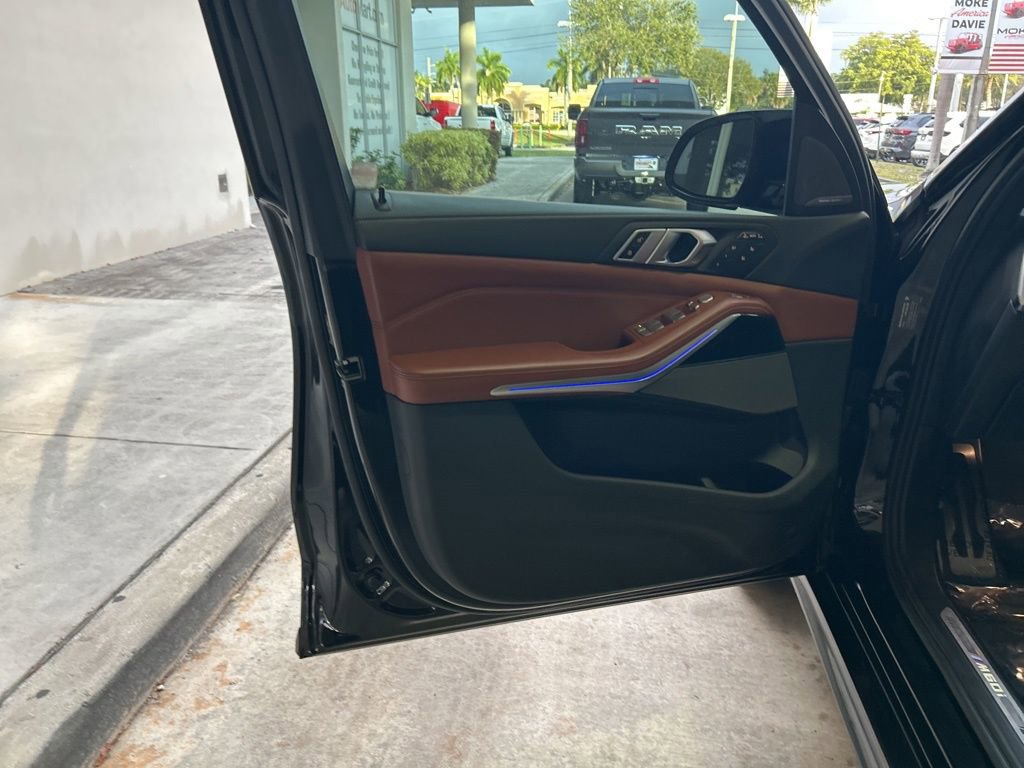 Used 2023 BMW X7 M60i w/ Executive Package image 51