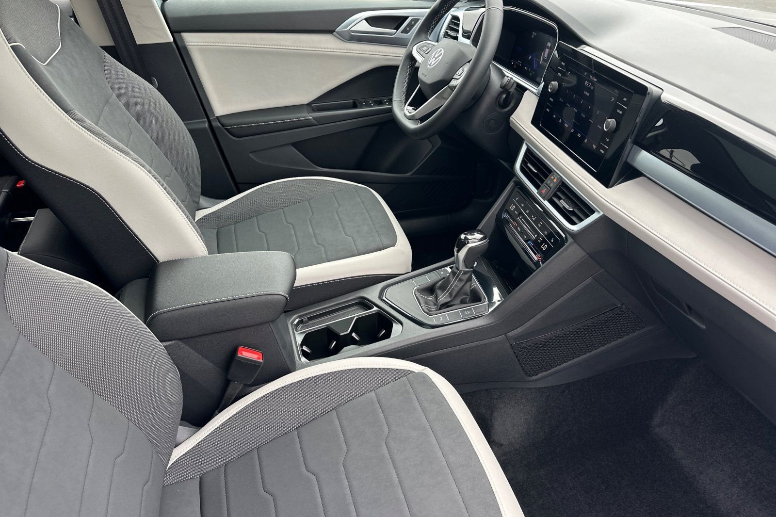 New 2026 Volkswagen Taos SE FWD image 16