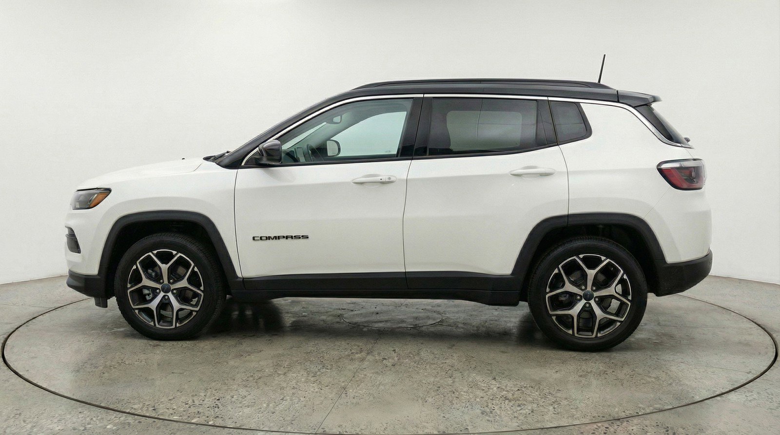 Used 2025 Jeep Compass Limited AWD/4WD image 5