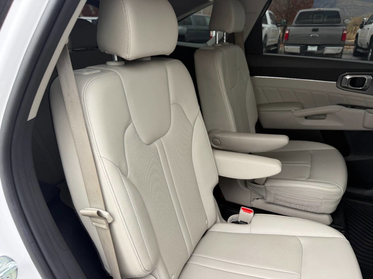 Used 2023 Kia Sorento SX image 23