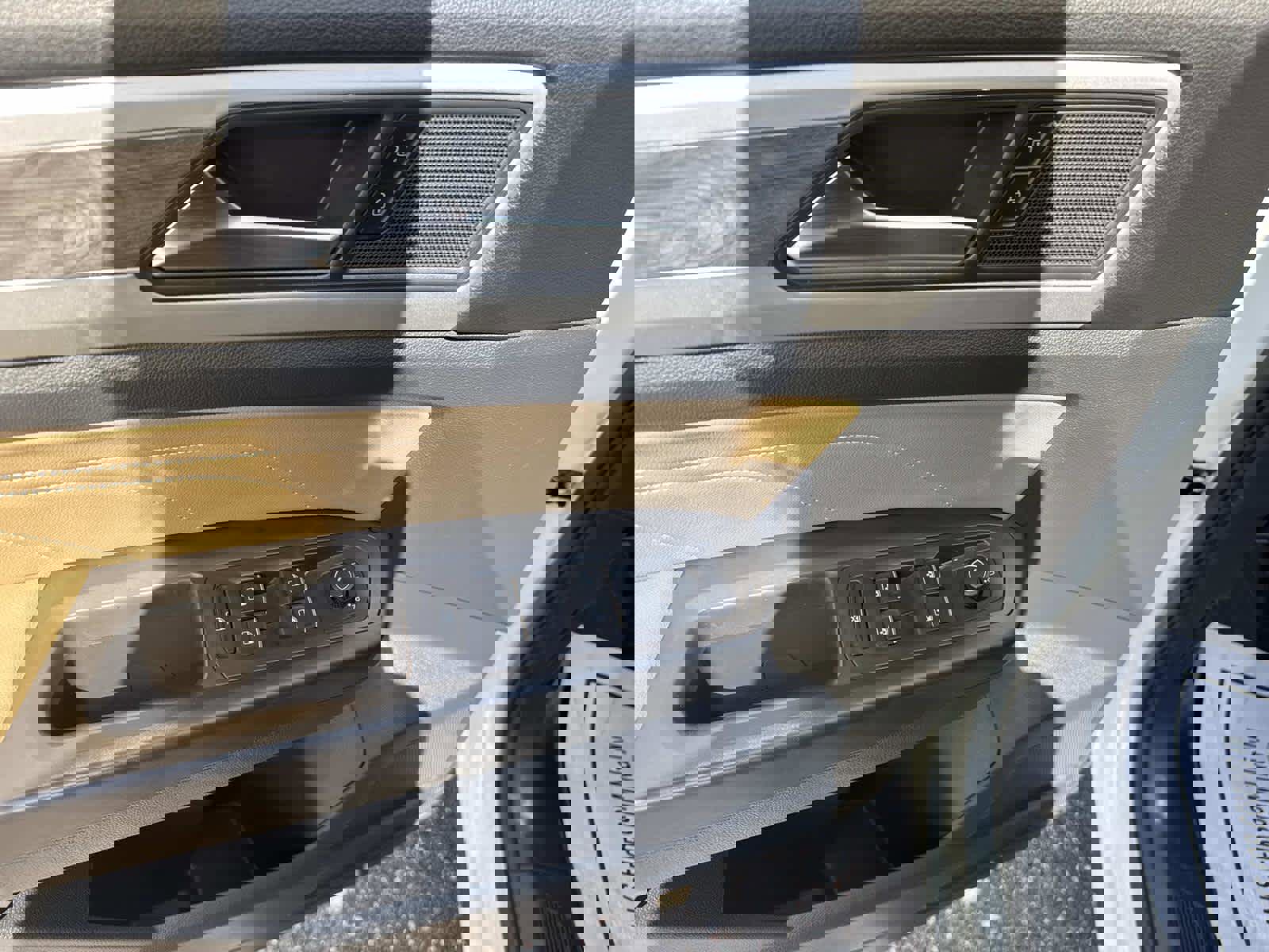 Used 2022 Volkswagen Atlas Cross Sport SE image 17