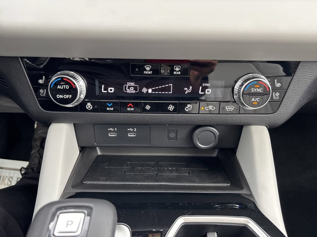 Used 2025 Mitsubishi Outlander AWD image 37