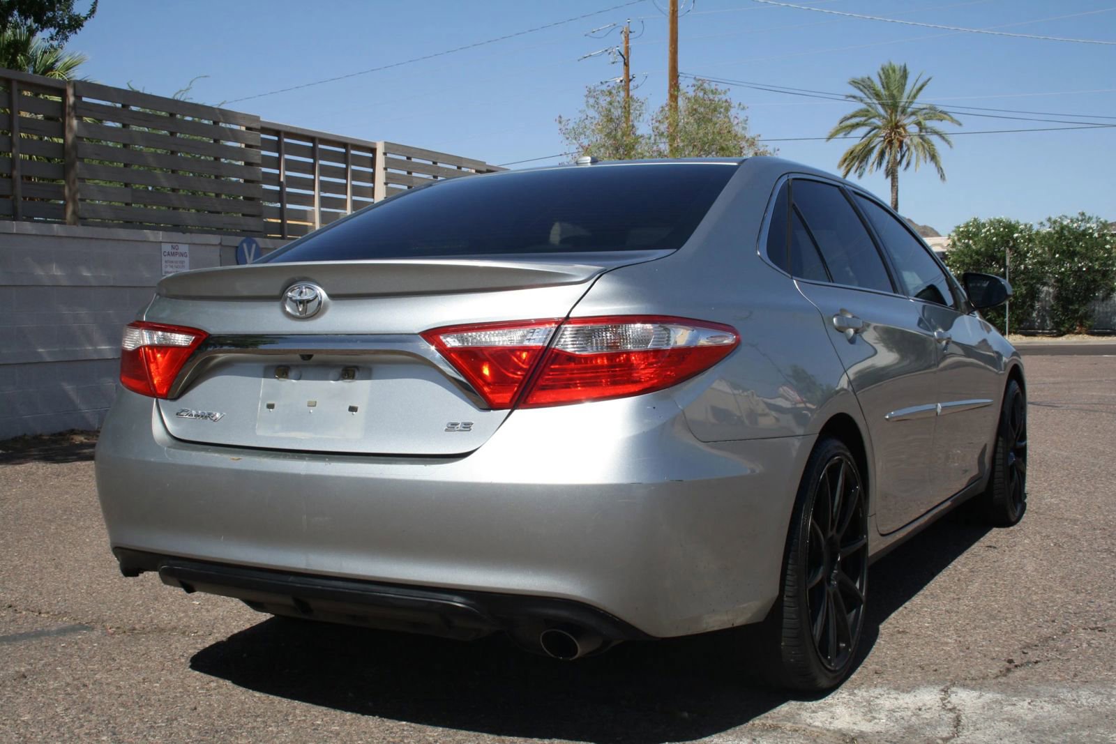 Used 2015 Toyota Camry SE FWD image 4