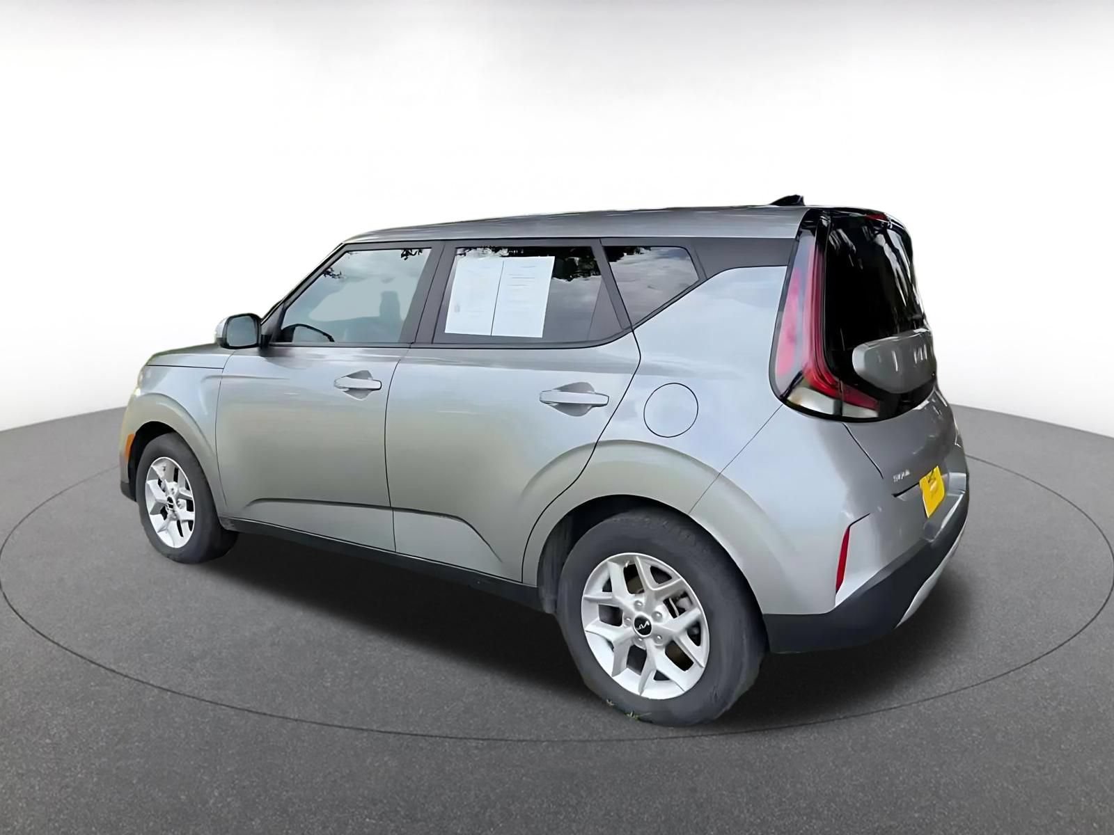 Used 2025 Kia Soul LX w/ LX Technology Package FWD image 9