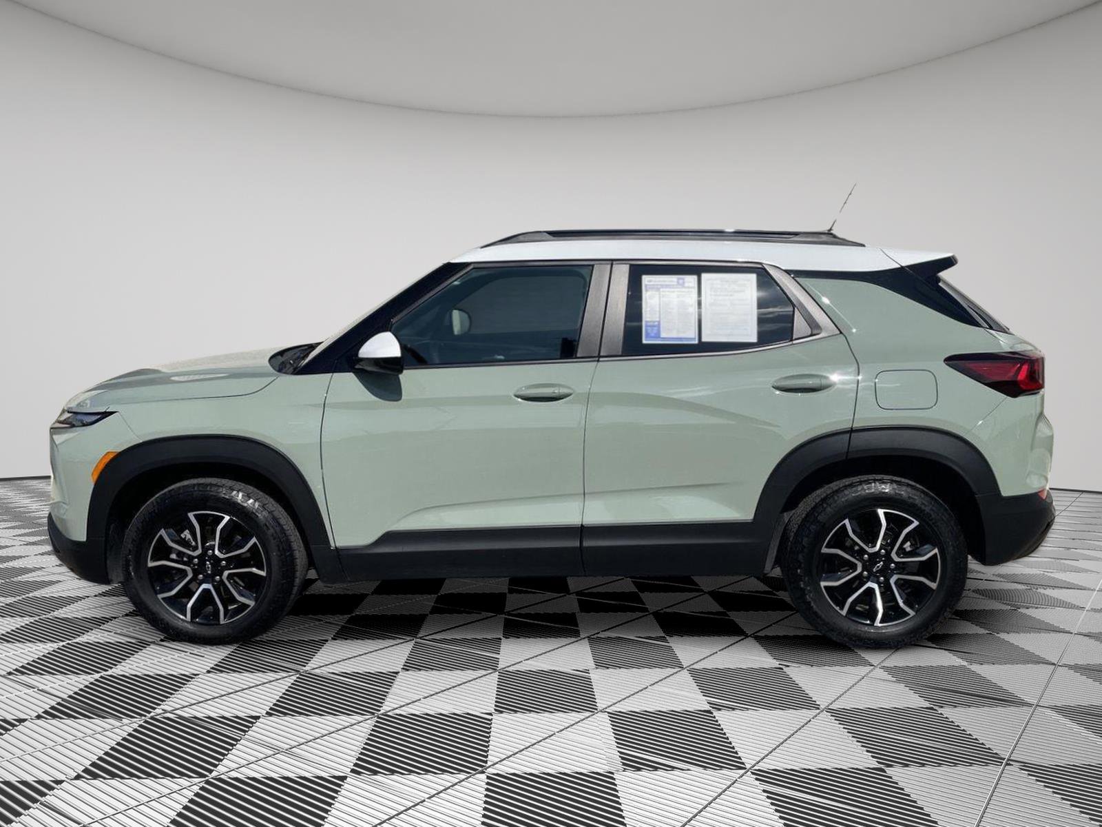 Used 2025 Chevrolet TrailBlazer ACTIV w/ Convenience Package image 3