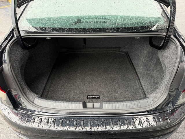 Used 2025 Volkswagen Jetta SE FWD image 7