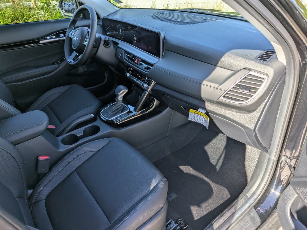 Certified 2026 Kia Seltos EX FWD image 14