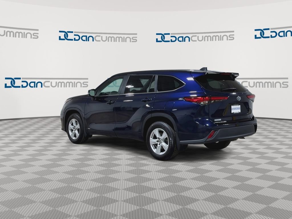 Used 2023 Toyota Highlander LE image 6