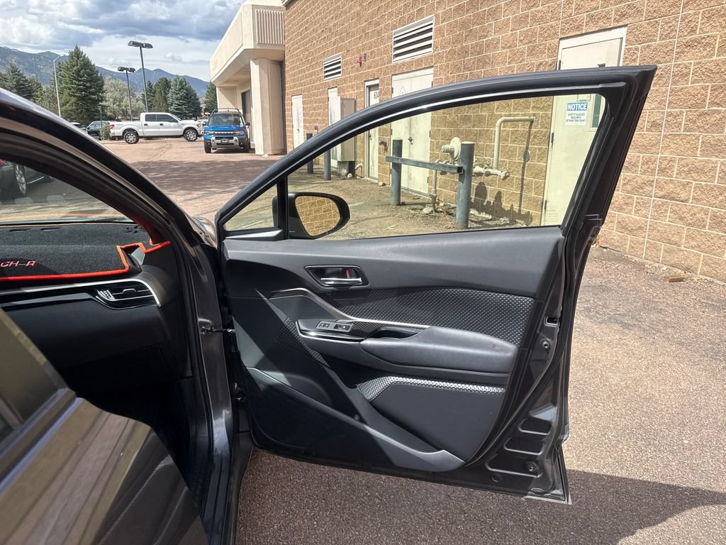 Used 2019 Toyota C-HR XLE FWD image 29