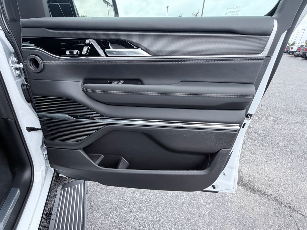 New 2026 Jeep Grand Wagoneer Summit AWD/4WD image 36