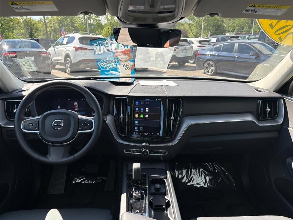 Used 2024 Volvo XC60 B5 Core AWD/4WD image 6