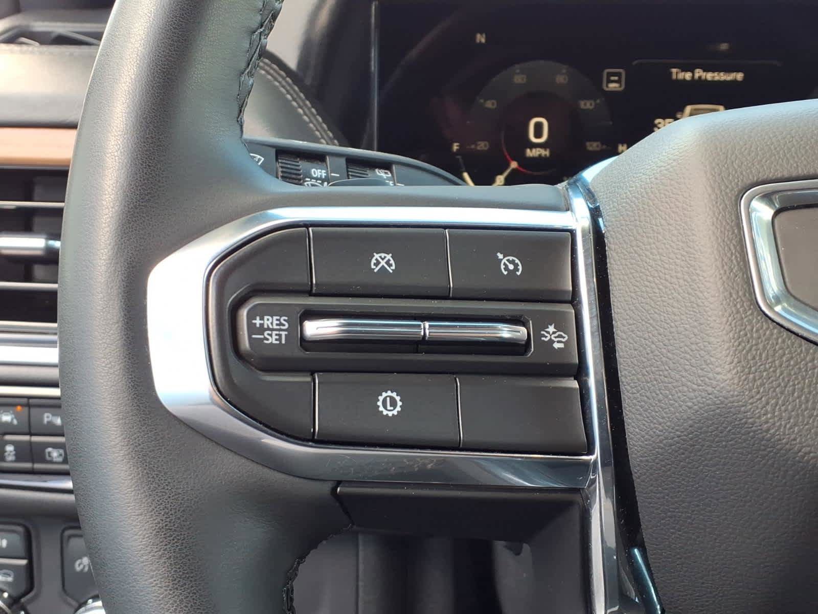 Used 2025 GMC Yukon XL Denali AWD/4WD image 15