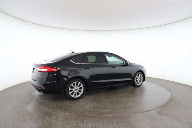 Used 2017 Ford Fusion SE image 19