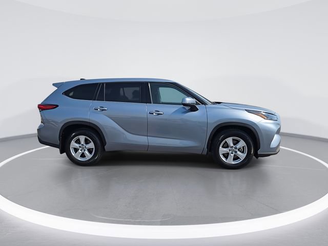 Used 2022 Toyota Highlander LE image 9