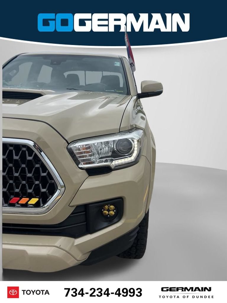 Used 2018 Toyota Tacoma TRD Sport AWD/4WD image 13
