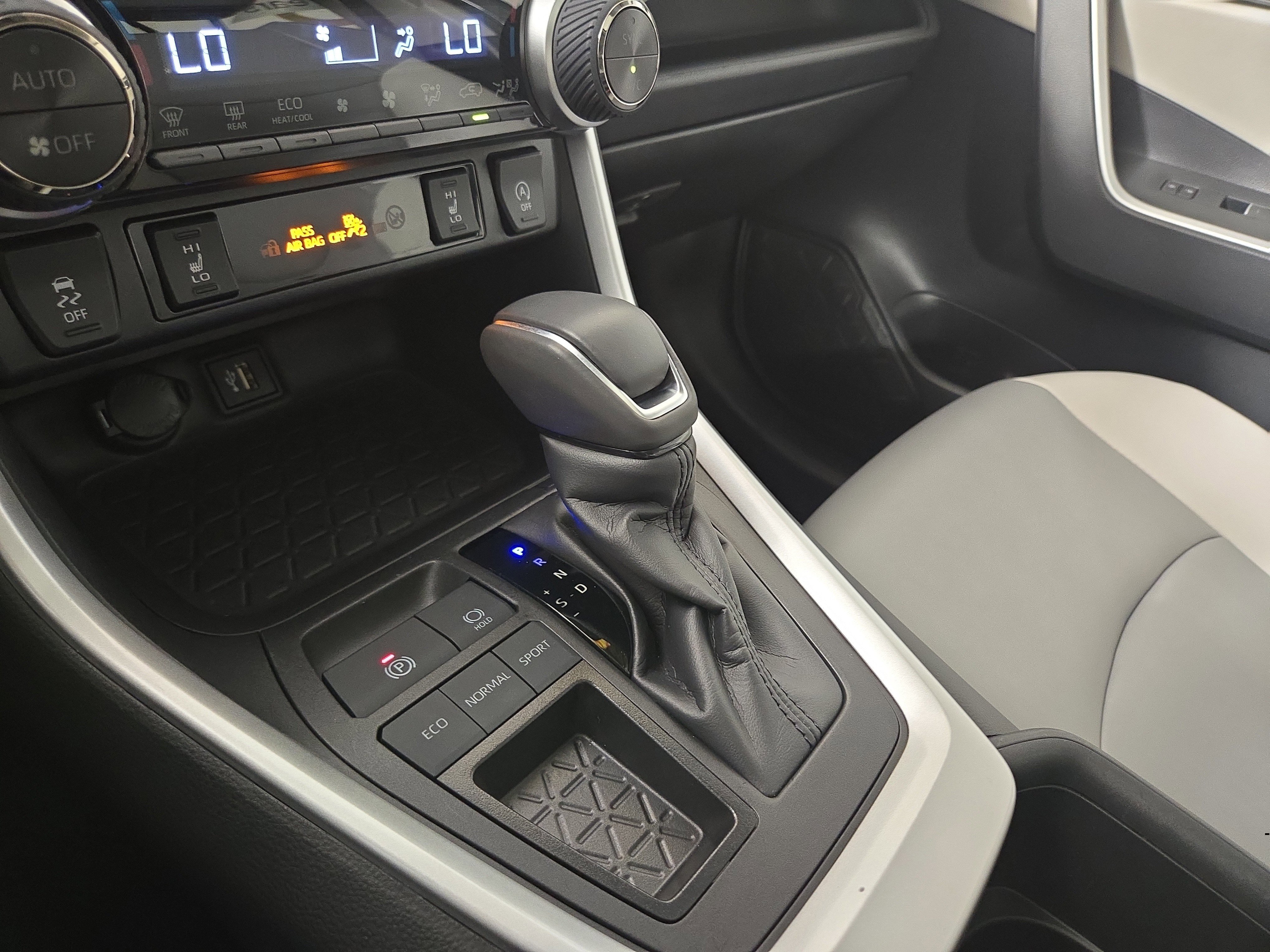 Used 2024 Toyota RAV4 XLE Premium image 23