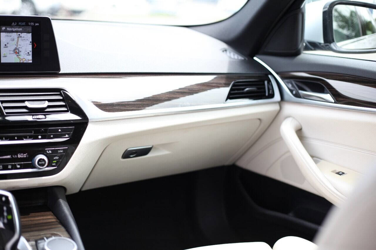 Used 2017 BMW 540i xDrive image 17