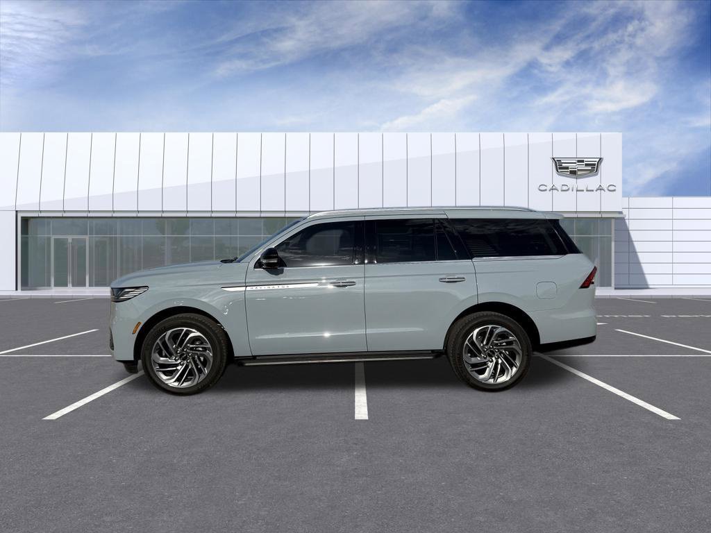 Used 2026 Lincoln Navigator Premiere AWD/4WD image 5