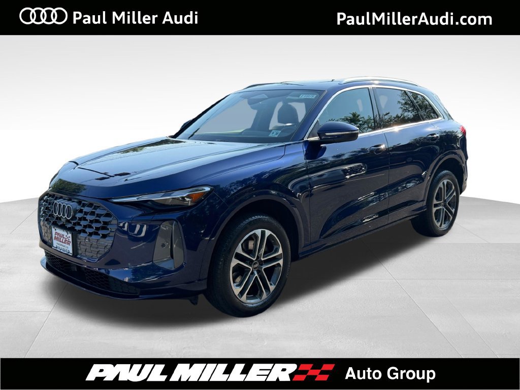 Used 2025 Audi Q5 Premium w/ Convenience Package