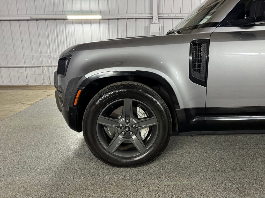 Used 2022 Land Rover Defender 110 X-Dynamic SE AWD/4WD image 18