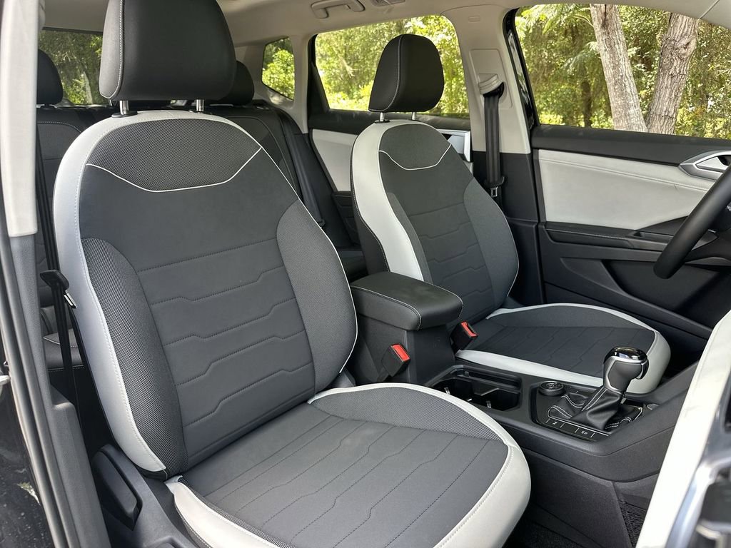 New 2025 Volkswagen Taos SE image 25