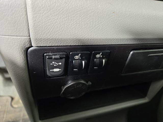 Used 2015 Toyota Sienna XLE w/ Four Season Floor Mat Package image 26