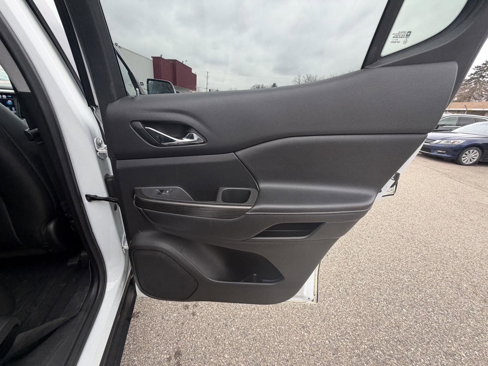 Used 2019 GMC Acadia SLT image 33