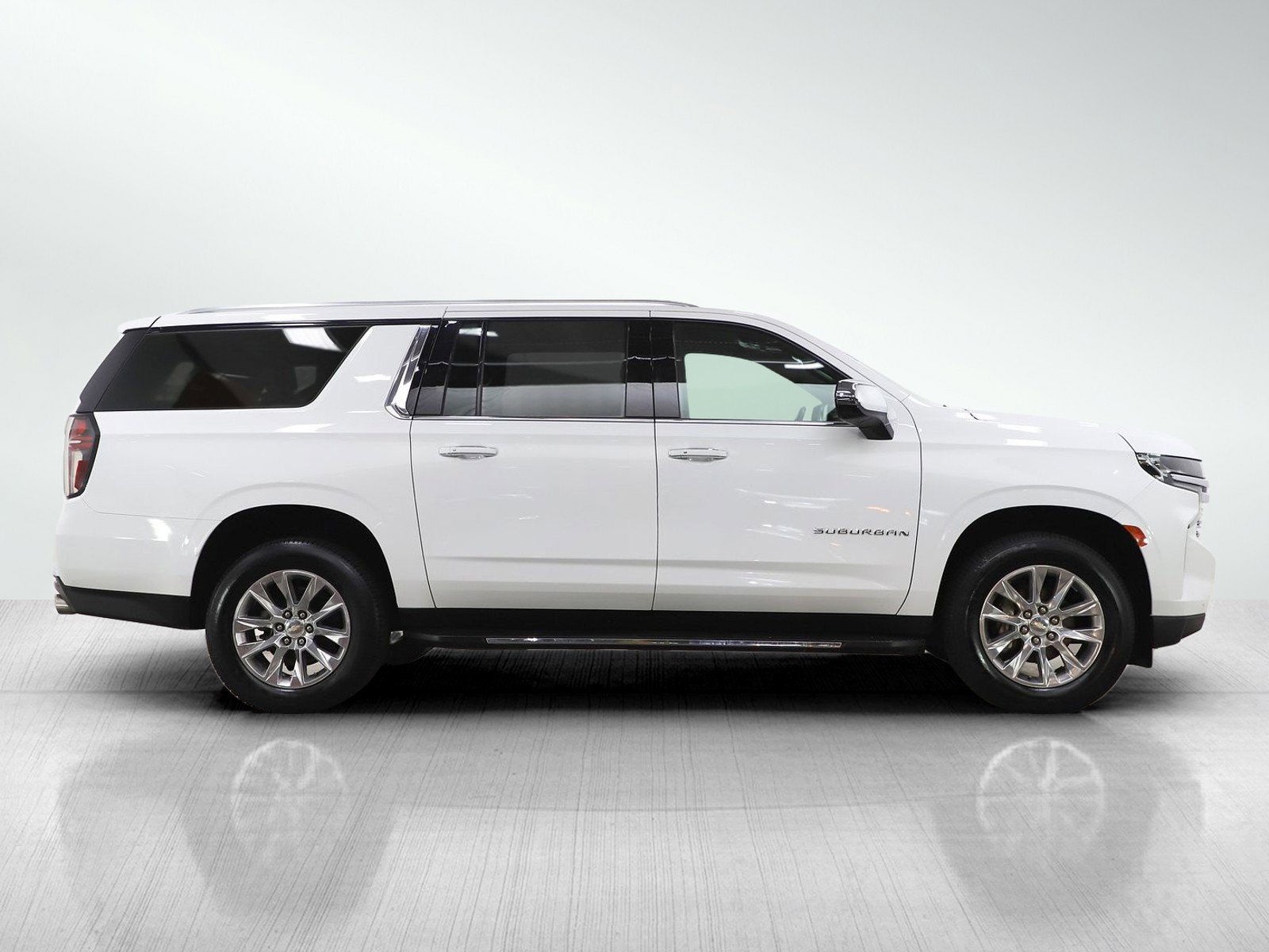 Used 2023 Chevrolet Suburban Premier AWD/4WD image 6