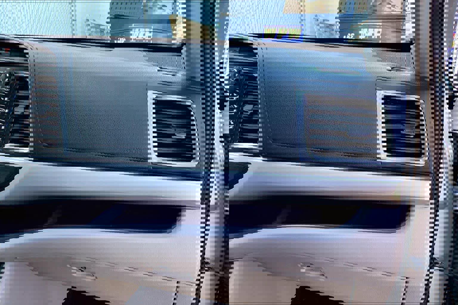 Used 2019 Toyota Highlander XLE w/ Carpet Mat Package (TMS) image 18