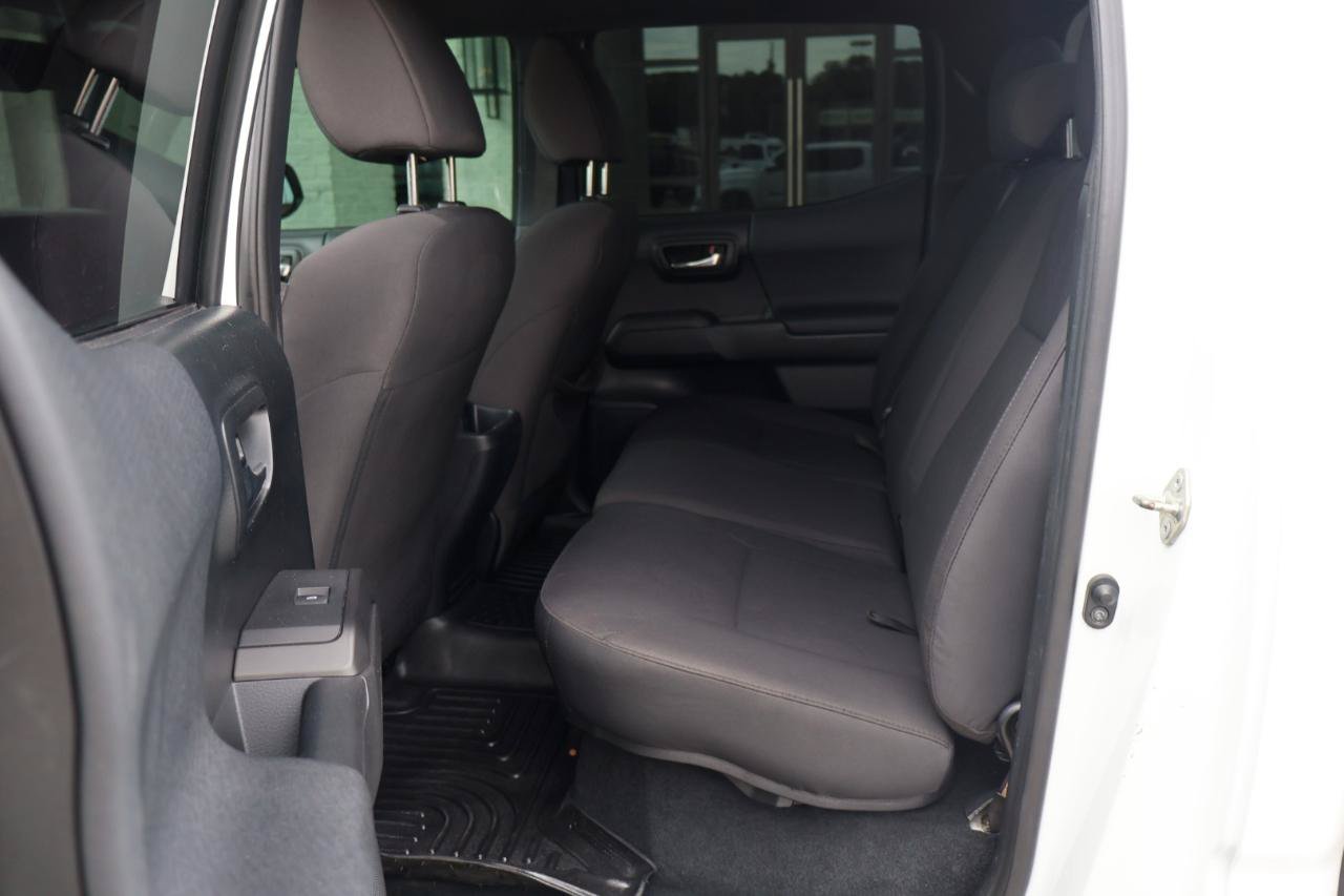 Used 2017 Toyota Tacoma TRD Sport w/ Tow Package (A/T) AWD/4WD image 9