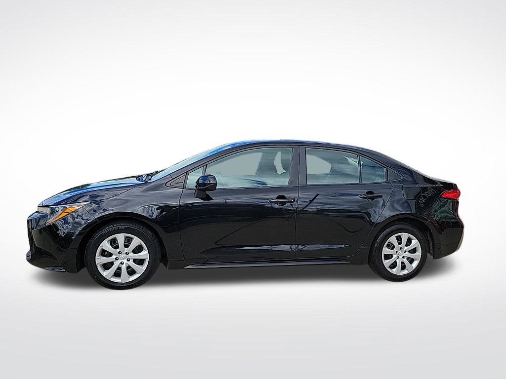 Used 2024 Toyota Corolla LE FWD image 2