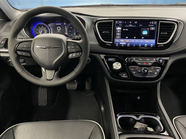 New 2026 Chrysler Pacifica Limited w/ S Appearance Package AWD/4WD image 5