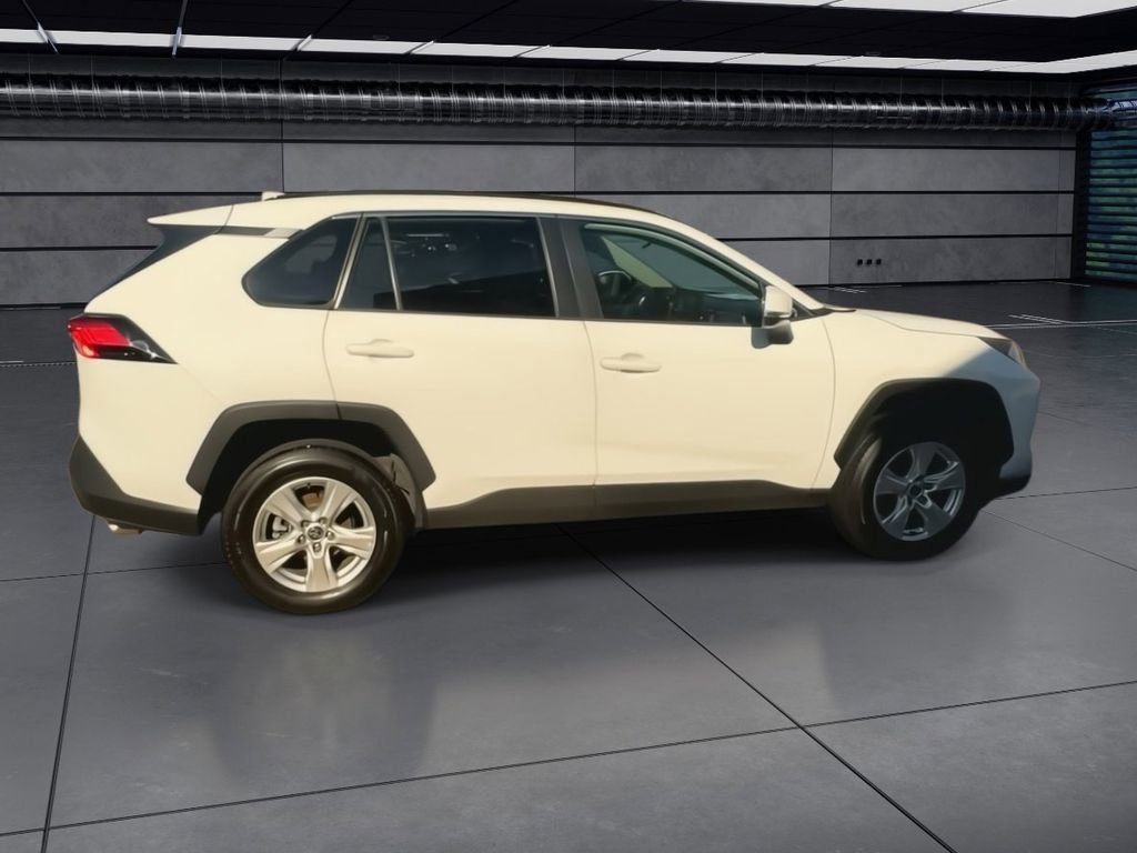 Used 2021 Toyota RAV4 XLE image 9