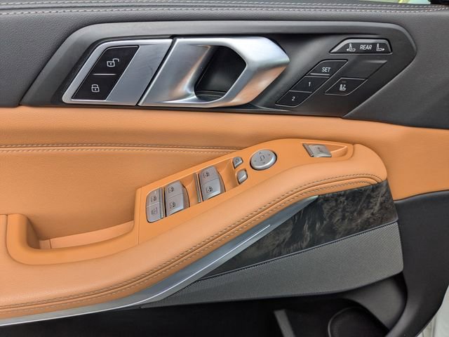 Used 2023 BMW X7 xDrive40i w/ Premium Package image 28