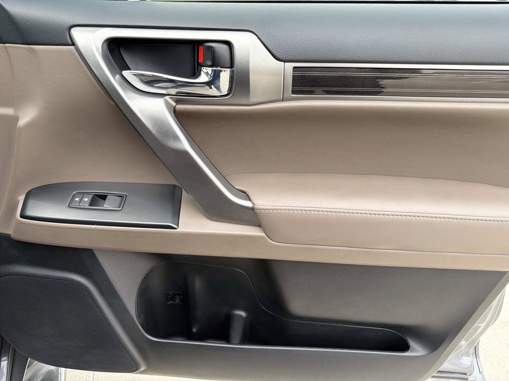 Used 2023 Lexus GX 460 Premium w/ Premium Package image 6