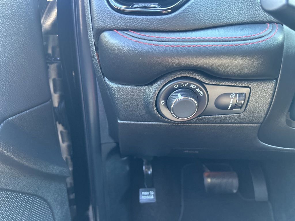 Used 2024 Dodge Durango GT image 16