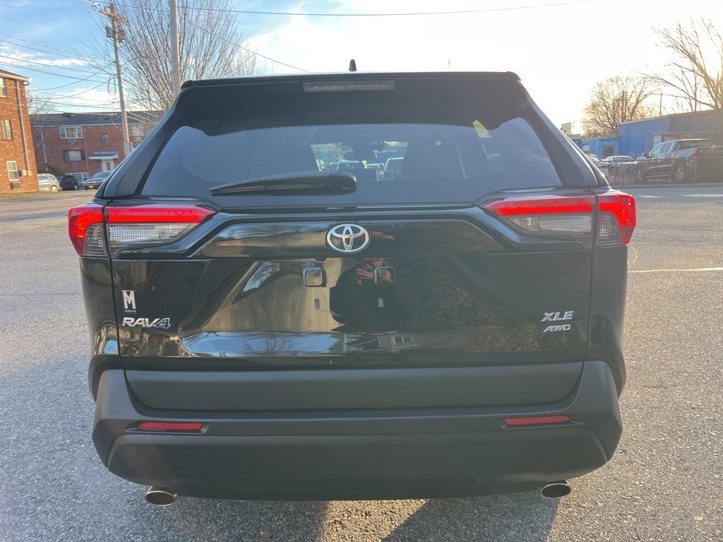 Used 2019 Toyota RAV4 XLE image 4