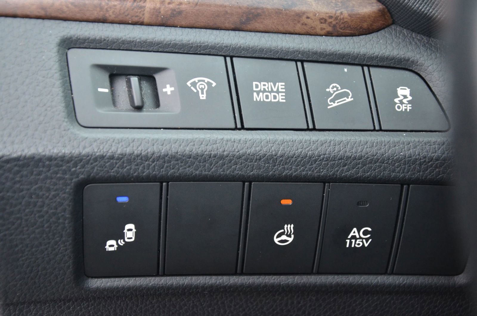 Used 2017 Hyundai Santa Fe Limited image 28