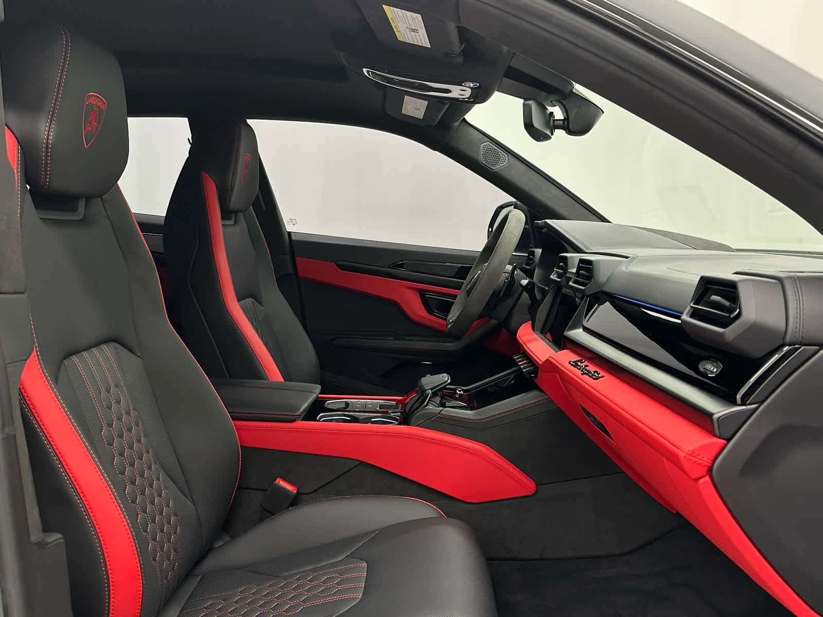 Used 2025 Lamborghini Urus SE image 18