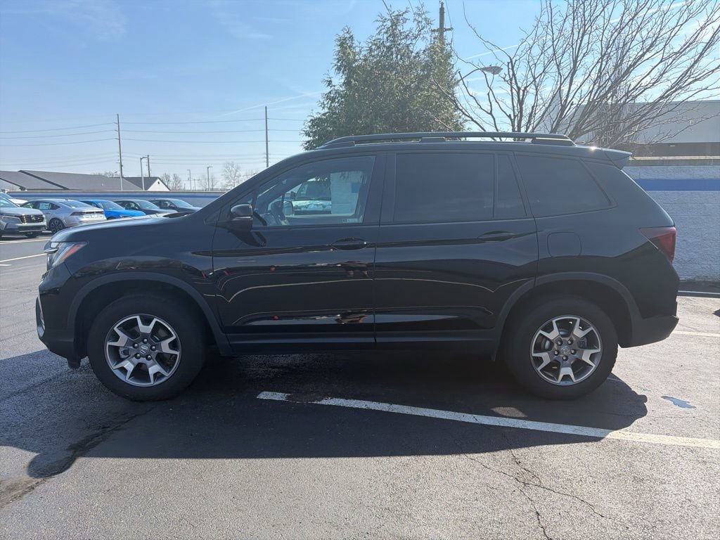 Used 2023 Honda Passport TrailSport image 2