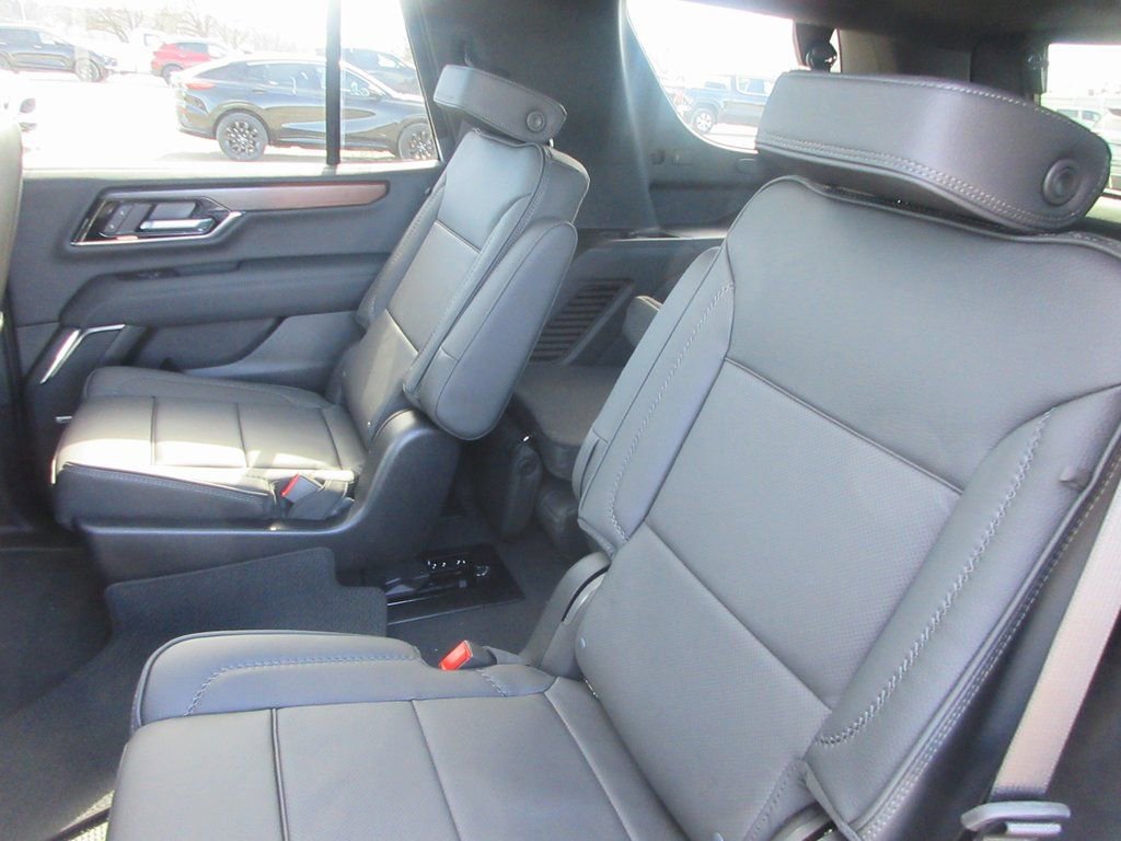 New 2026 GMC Yukon Denali w/ Sun & Power Step Package image 14