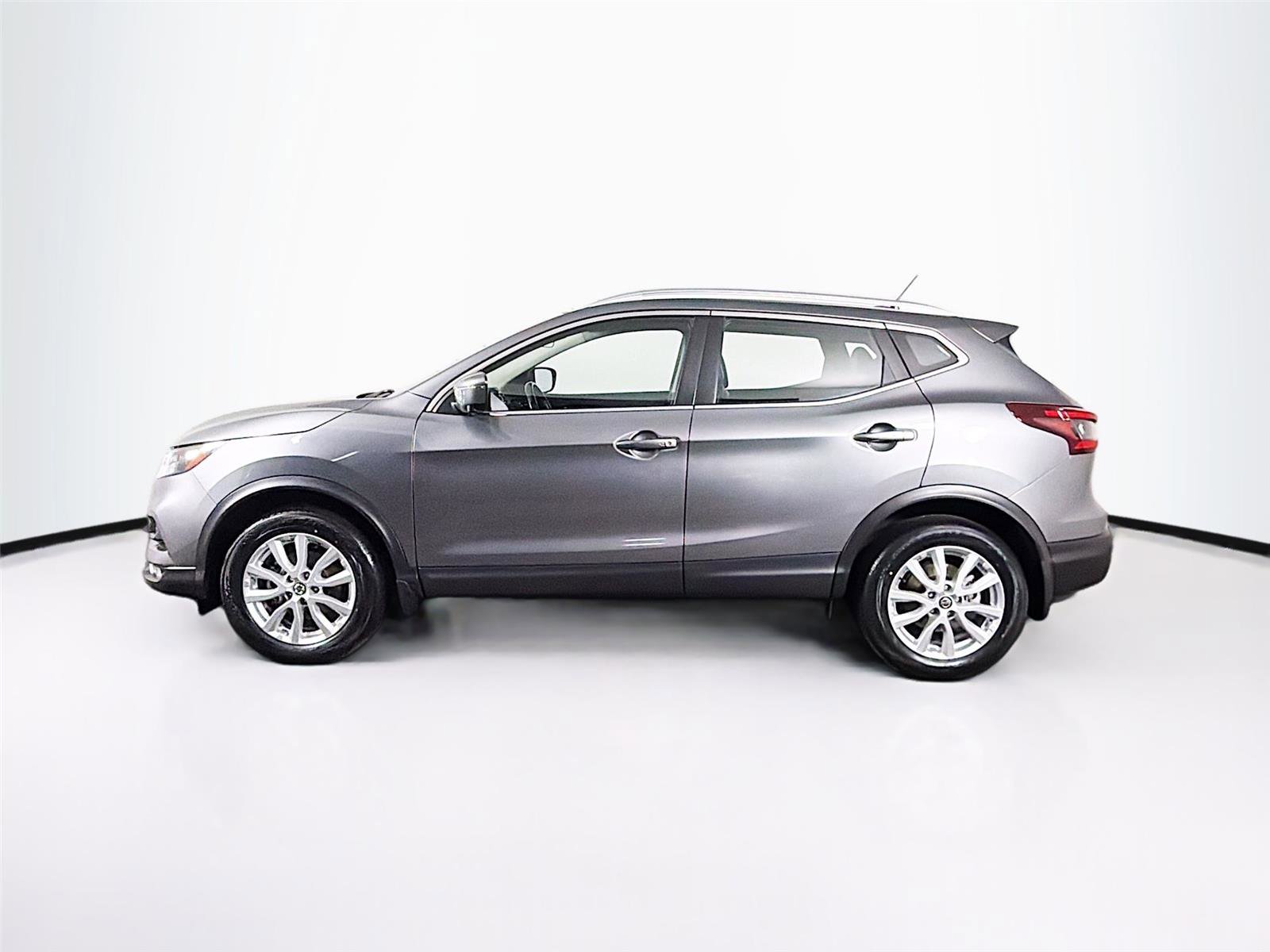 Used 2022 Nissan Rogue Sport SV w/ Technology Package image 4