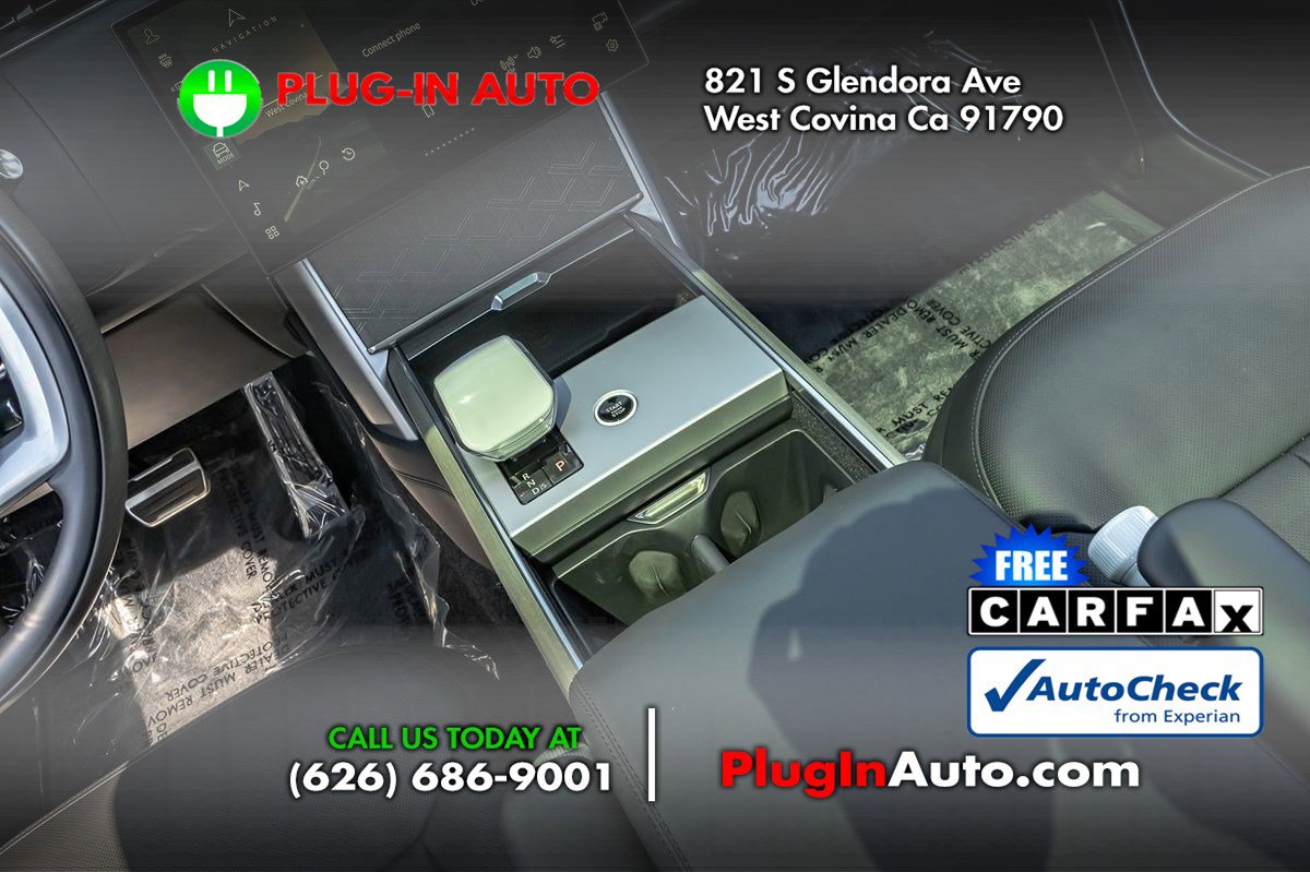 Used 2025 Land Rover Range Rover SV image 22