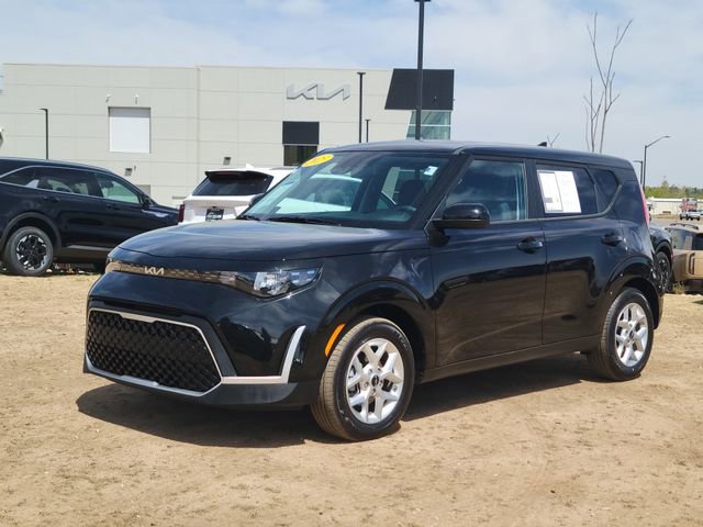 Used 2025 Kia Soul LX w/ LX Technology Package FWD image 1