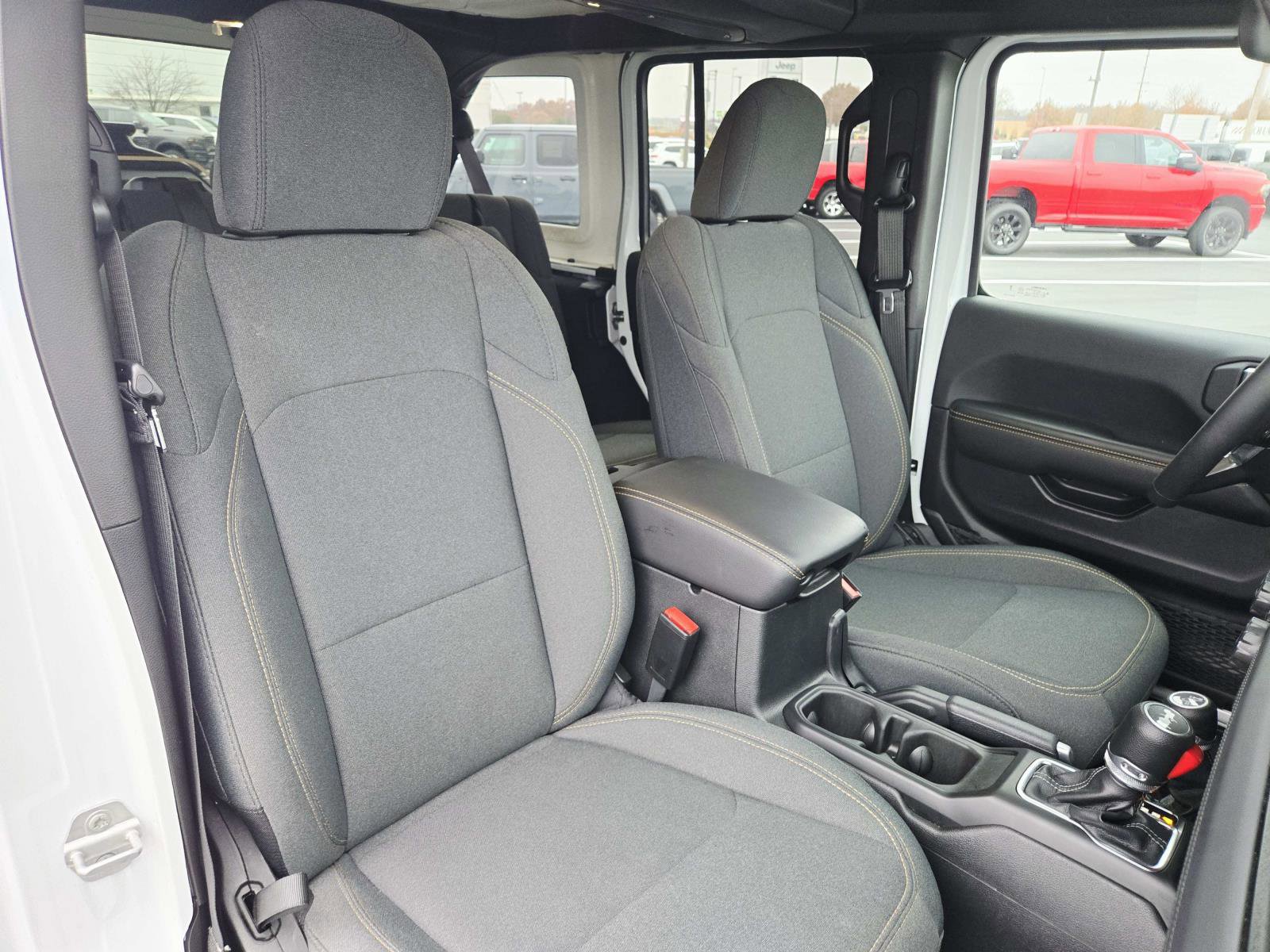 Used 2025 Jeep Wrangler Sahara AWD/4WD image 17