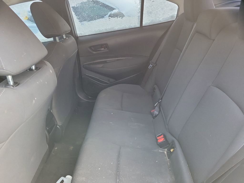 Used 2022 Toyota Corolla LE image 9