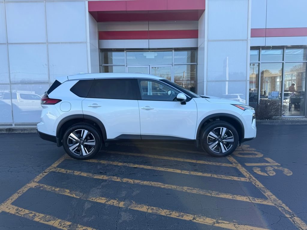 Certified 2025 Nissan Rogue SL image 4